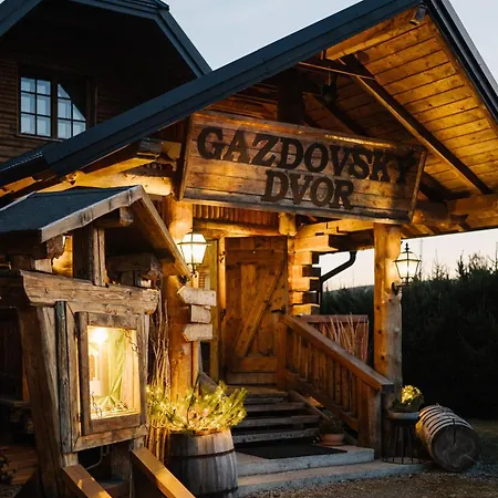 Gazdovsky Dvor S Mini Wellness 招待所 Bešeňová